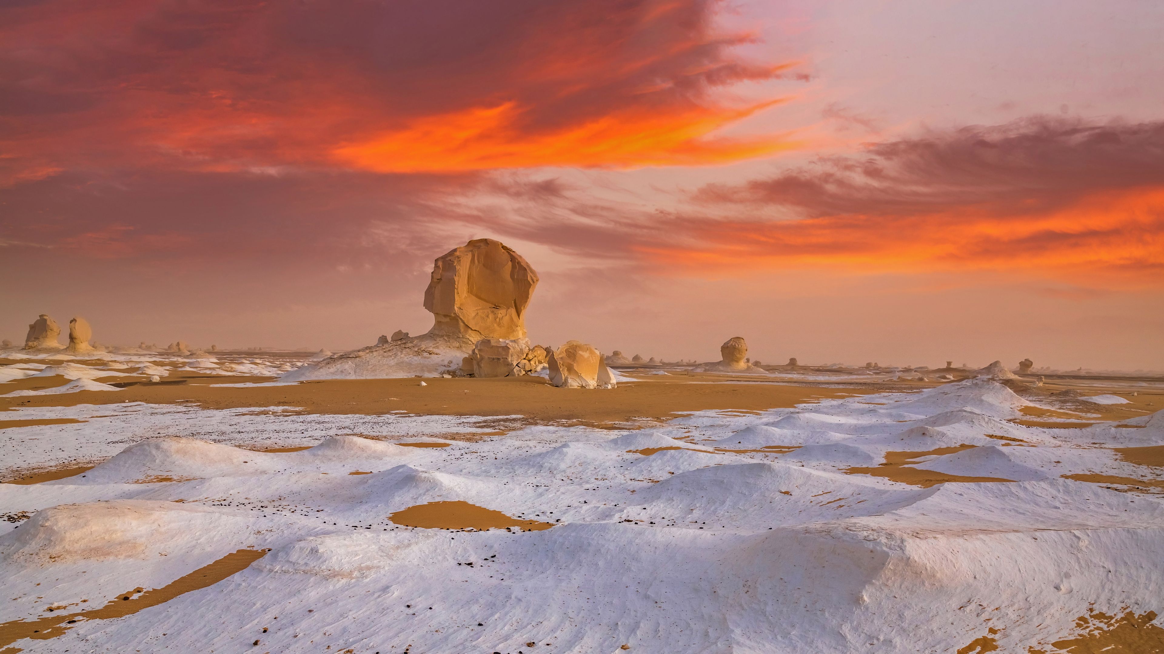 Overnight Bahariya Oasis & White Desert Adventure