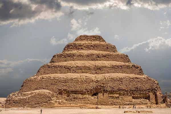 Entdecken Sie die Pyramiden von Gizeh, Sakkara und Memphis.